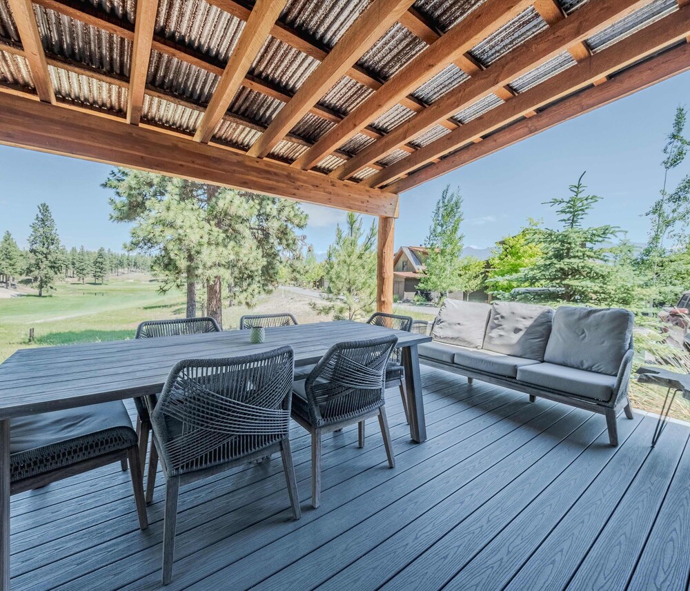 Cottage on the 10th Tee Beautiful Stay for 7 w/ Hot Tub & Fire Pit