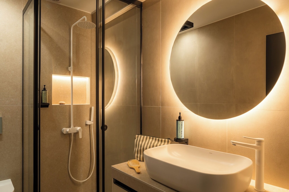 FOS Premium Apartments by halu