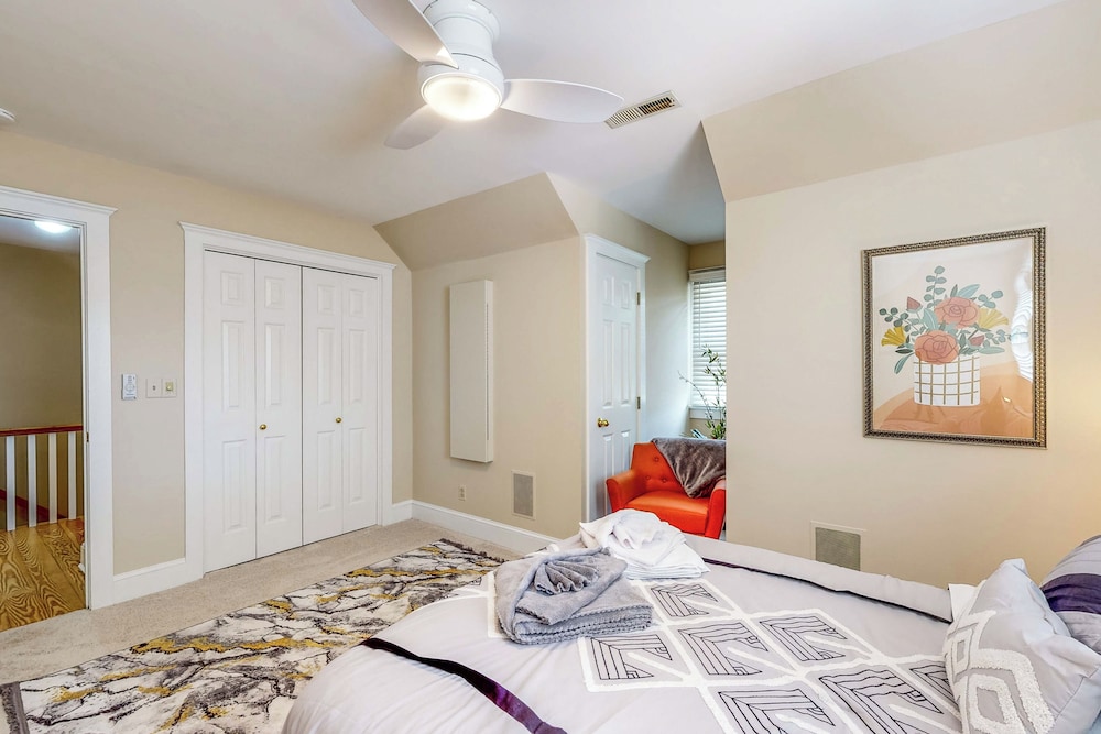 Waterfront Allergy-free 4br, Dock & Home Theater