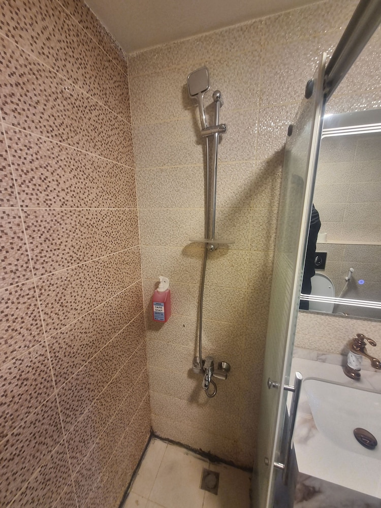 Charming Amman Apartment With Central Air-con & Street Parking