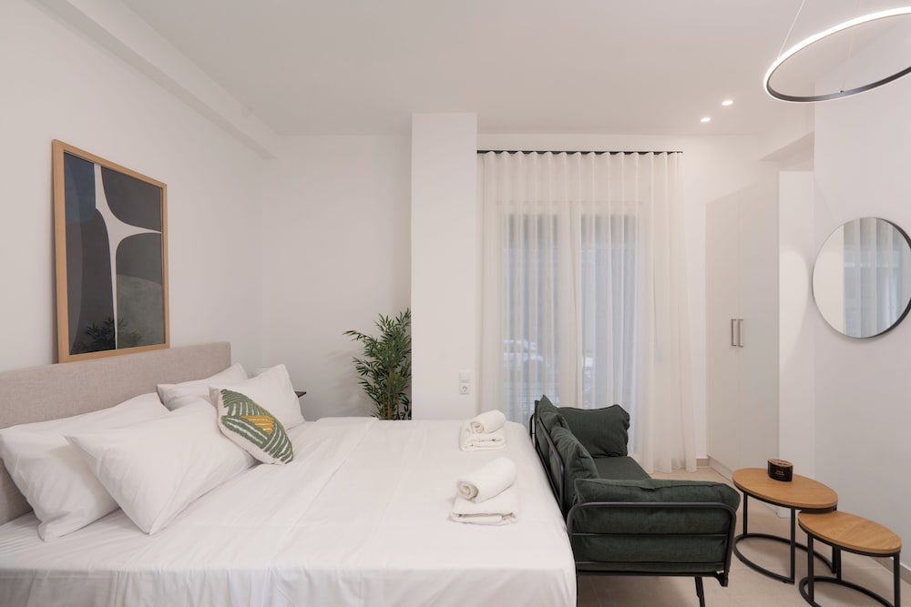 15 Minutes Walk to Acropolis, Minimalist Studio