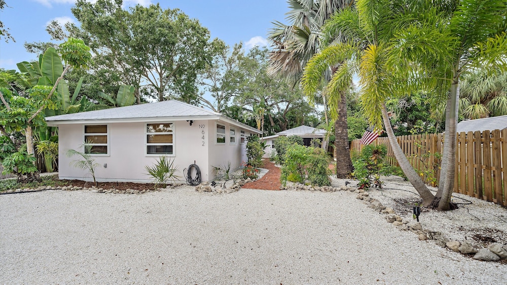Hidden Oasis A 1 Bedroom Bungalow