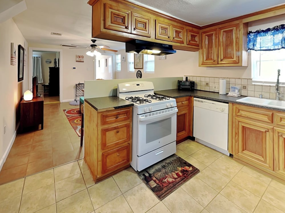 Sugar Shack Bungalow by Ryson Vacation Rentals