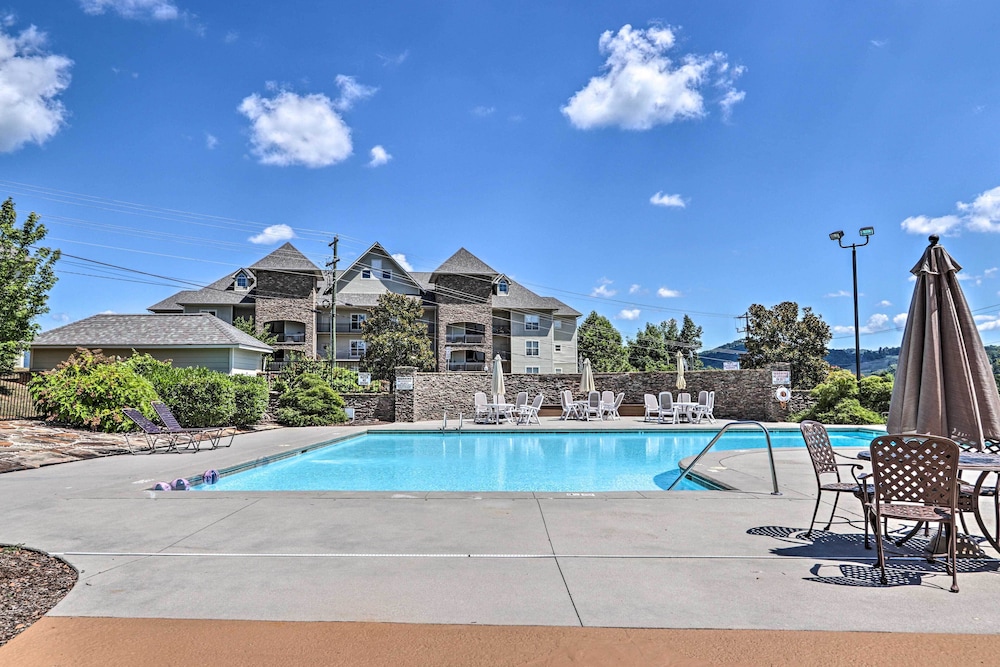 Waterfront Bean Station Condo w/ Balcony & Views!