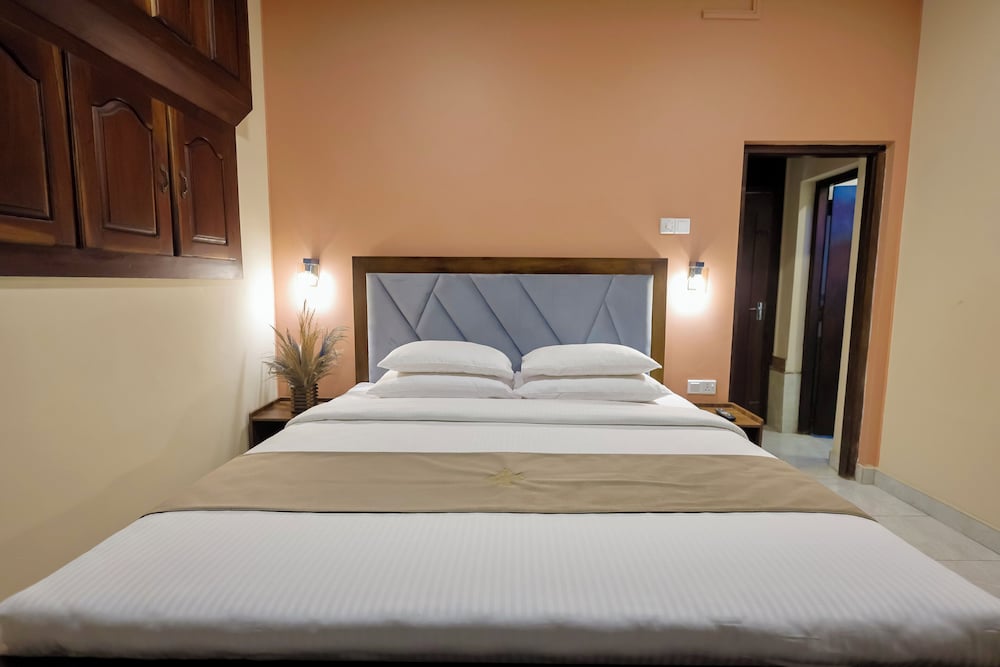 Limeshine Airport Transit Residence