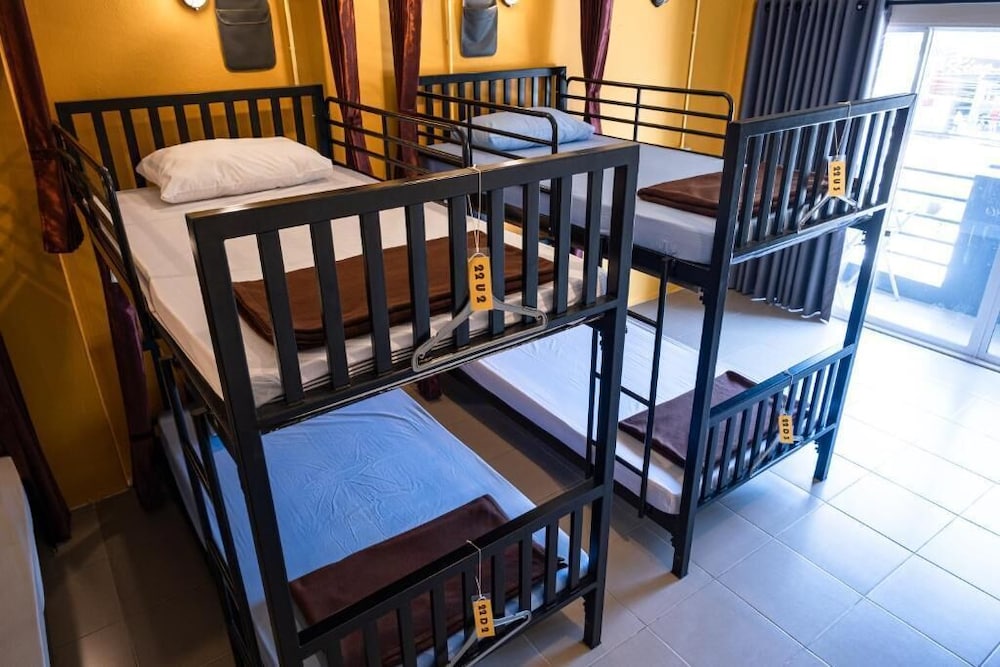 Krabi Freedom Hostel And Bar