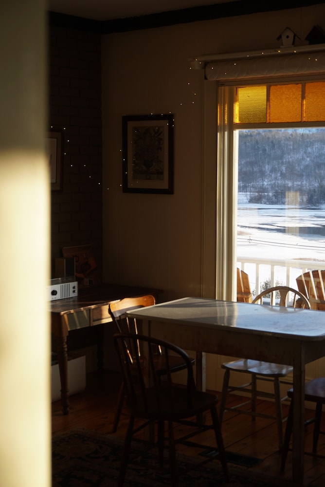 Harvest Barn Inn