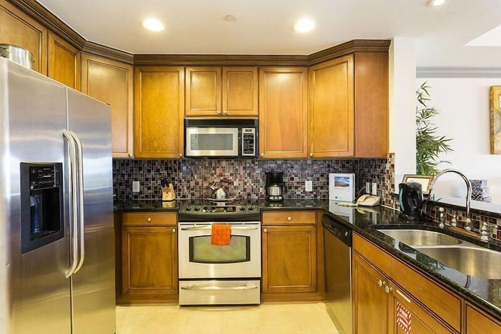 Condo Centre Court Supreme 3 Bedroom Reunion