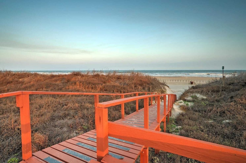 Gulf Views + Pools, Tennis, Pickleball & Beach Access Awesome Beachfront by Avantstay