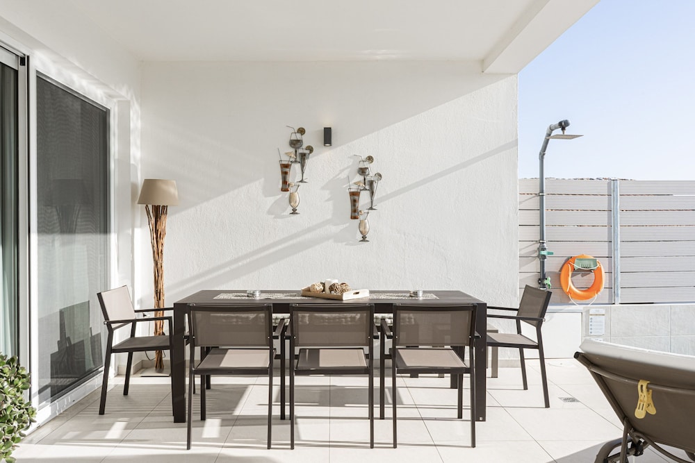Three Moirai Villa With 2 Heated Pools