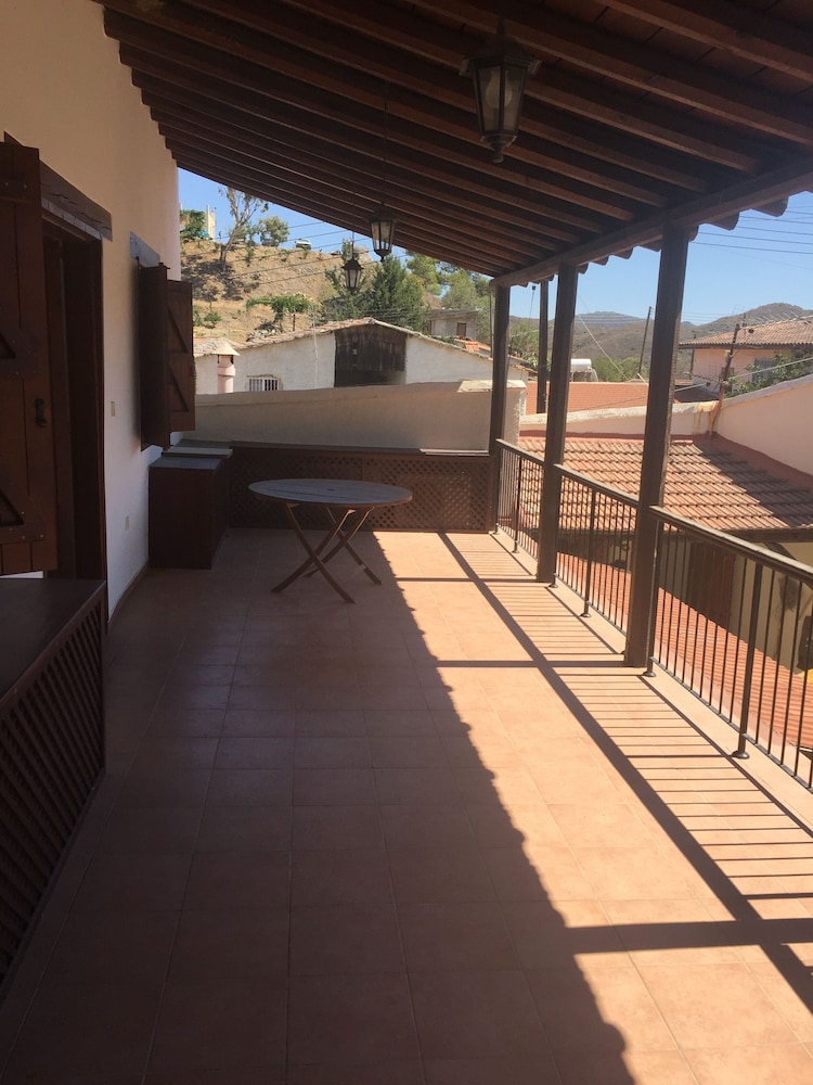 Traditional Large Detached Village House wih Private Pool and Enclosed Courtyard view 4