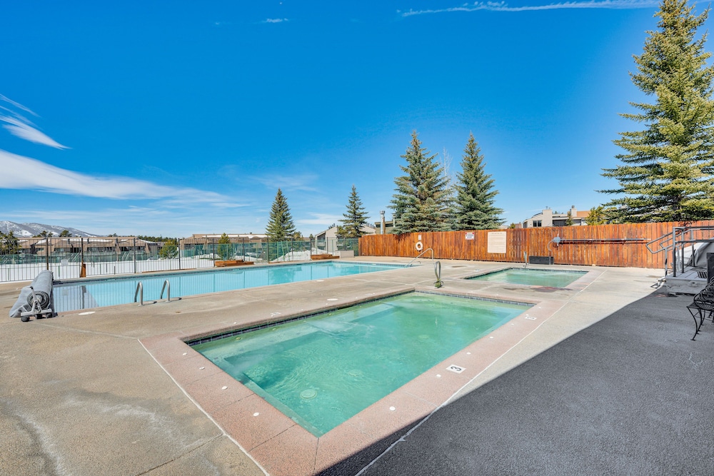 Fraser Condo w/ Ski Shuttle & Resort Amenities!