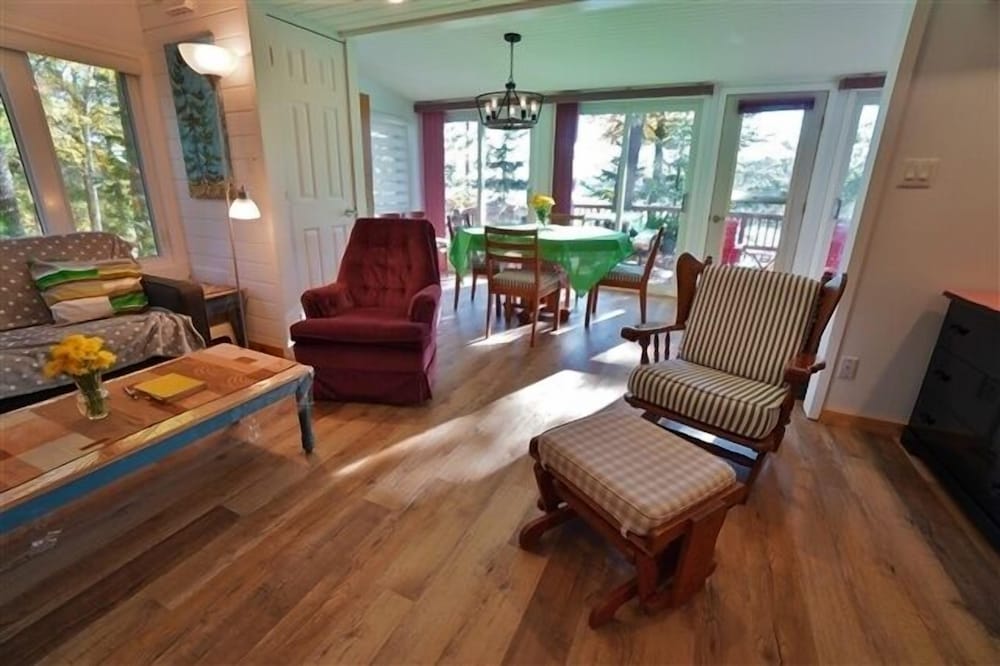 416 Papineau Lake 2 Bedroom Cottage