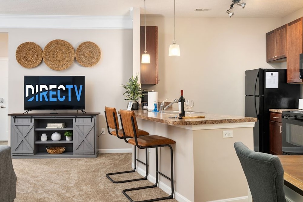 Ground Floor 2BR w Lux Amenities At Albany Glen