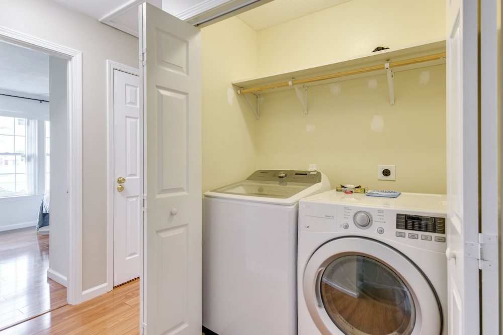 4 Mi to Downtown Panama City: Home w/ Patio!