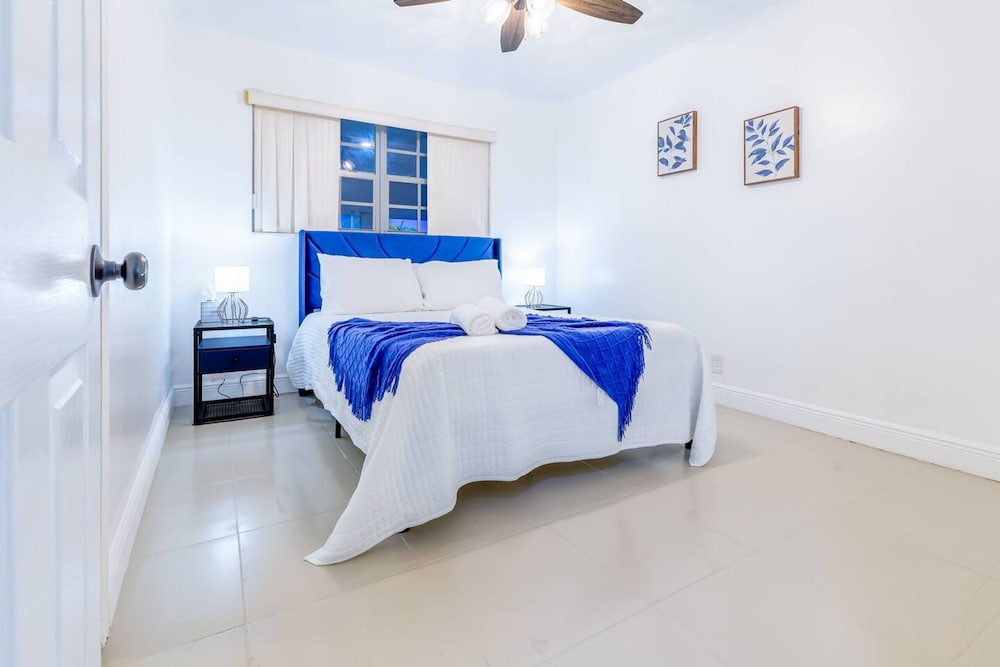 Tropical House Pool Table Jacuzzi Nearby Beach