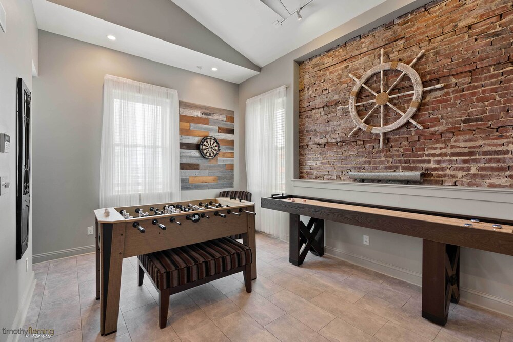 Luxe Condo w/ Game Area, Walk to Beach & Boardwalk view 3