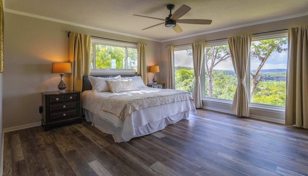 Valley View Retreat for 10