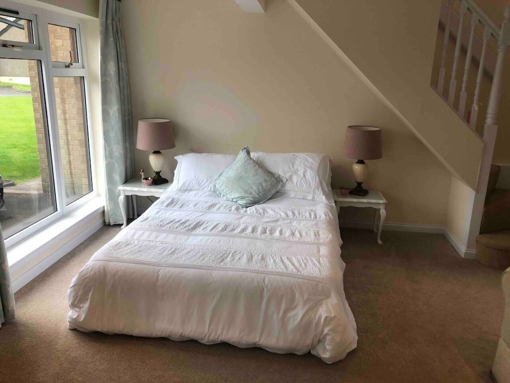 1 Bed House - Central, Free Parking, Wifi view 3