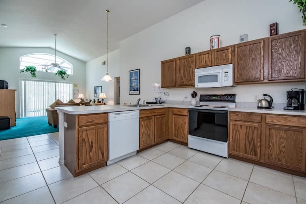 Villa Near Disney 4 Bd 3 Bt With Private Pool Quiet Comminuty