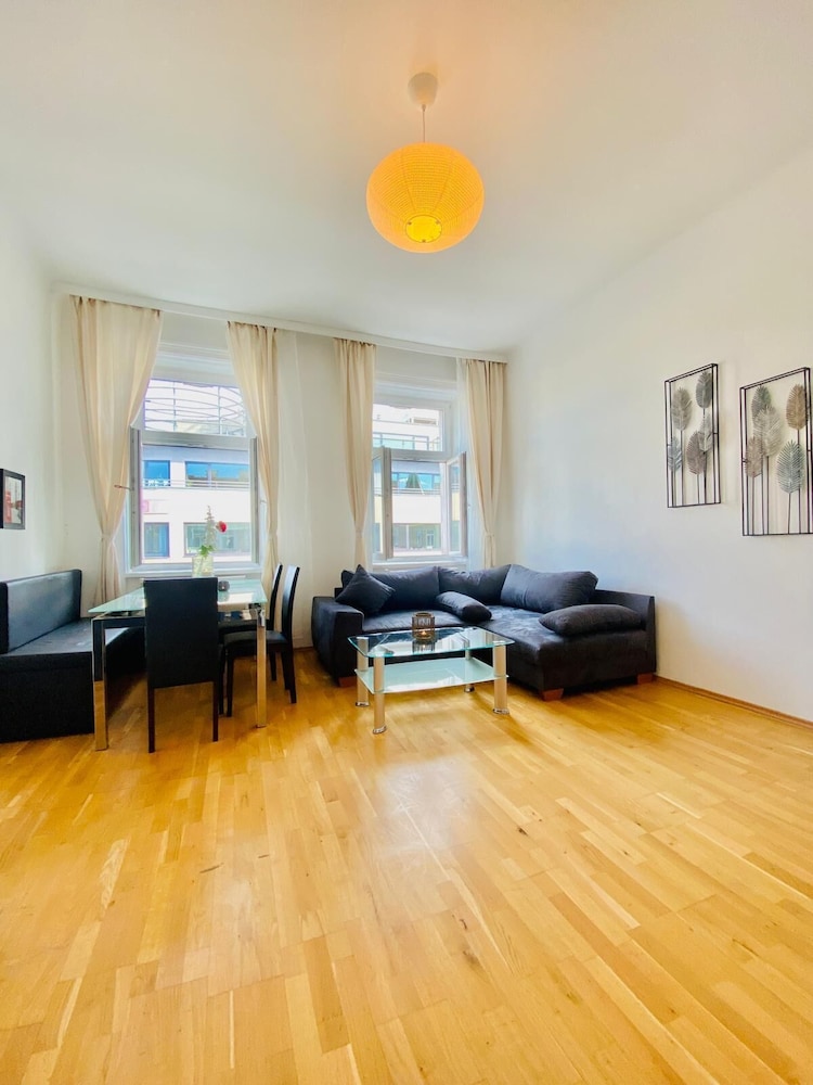Bright 2BR Apartment Near Westbahnhof
