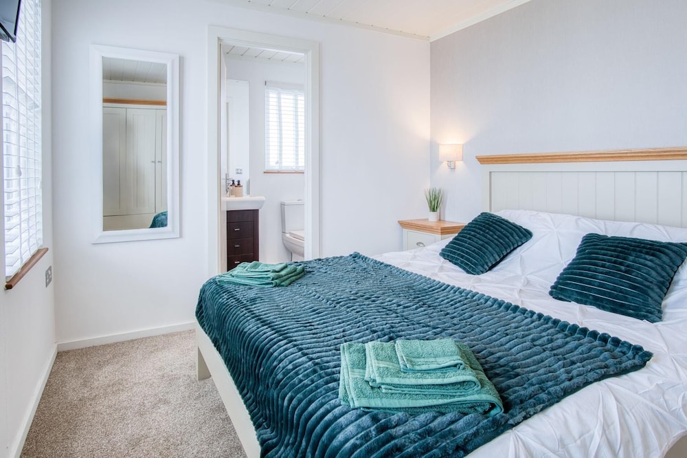 Swallow Lodge - 3 Bedroom Lodge - Wisemans Bridge