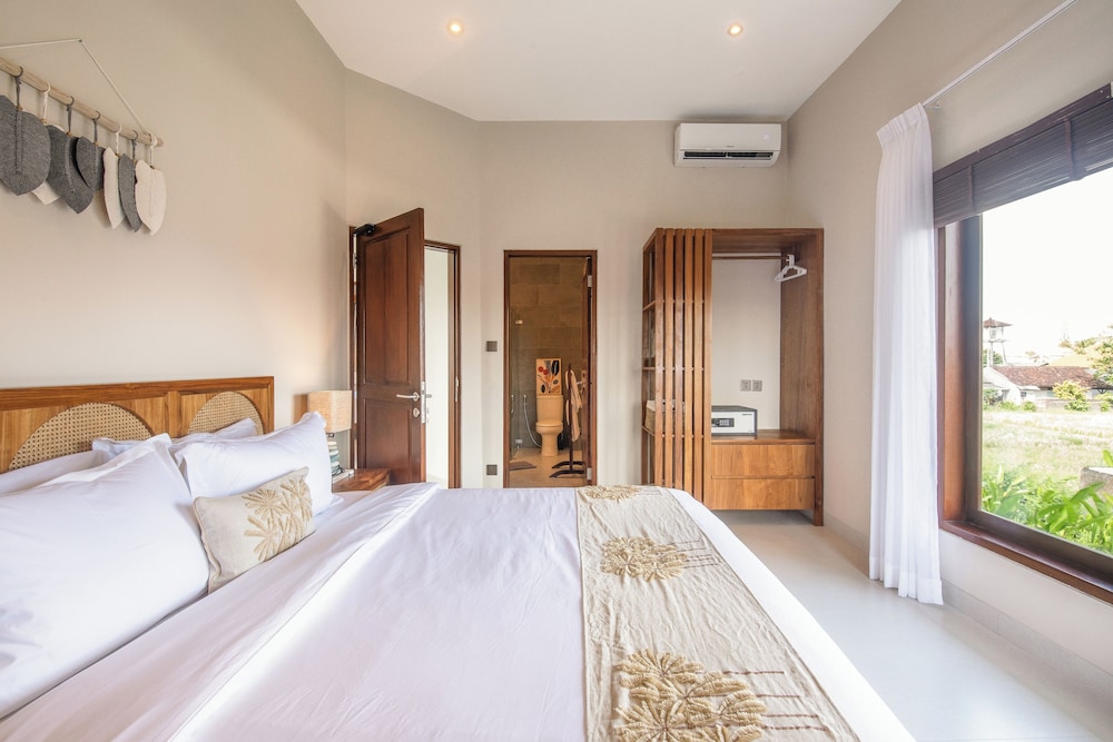 4 Bd Seminyak Retreat, Rice Fields 4 Mins to Beach