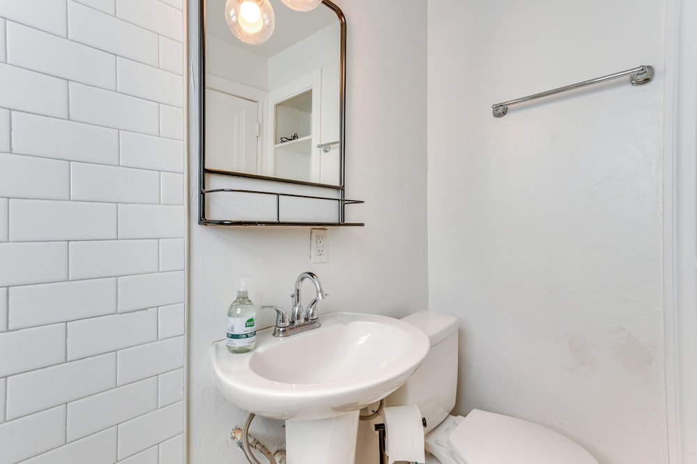 Modern OKC Duplex in Plaza: Steps to Shops & Bars!