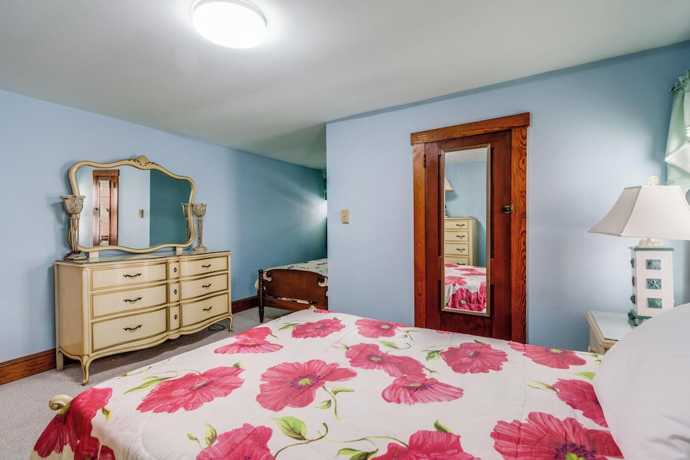 Hickman Street 208a