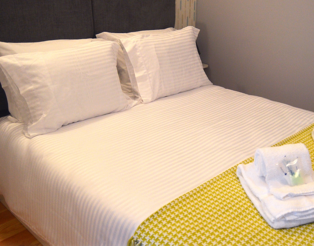 Four Apartment en Porto — bedroom