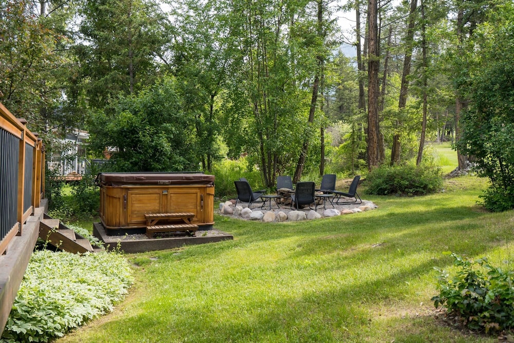 The Matterhorn No Service Fees Hottub Fire Pit