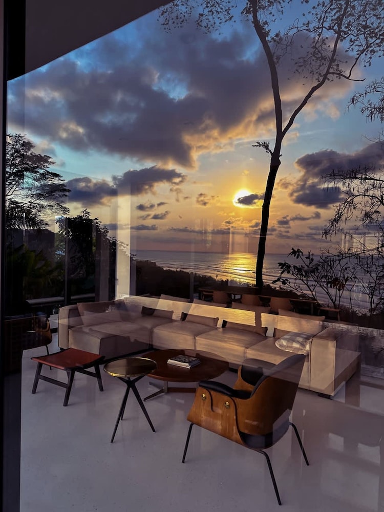 w Amazing 6BR Villa w Swimming Pool in Costa Rica