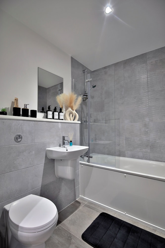 Manchester - 2-bed Apartment - Sleeps 4 - Wifi
