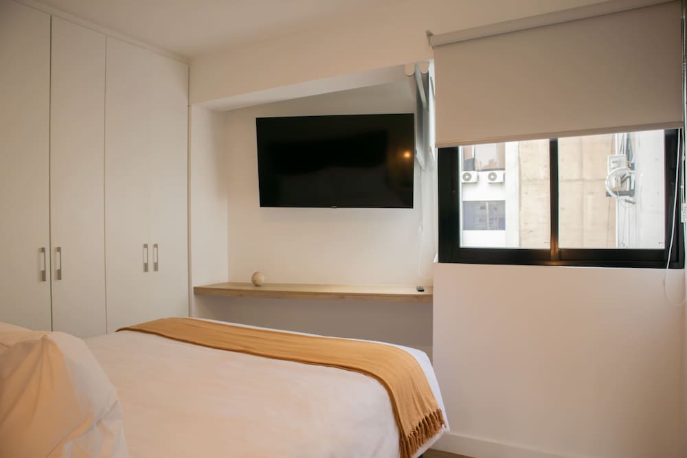 w Astounding 1BR in San Isidro