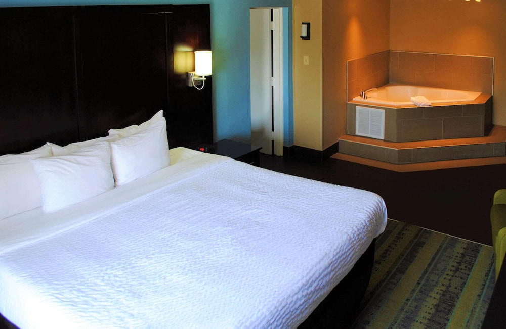 Lexington Vacations - Clarion Hotel Conference Center - North - Property Image 58