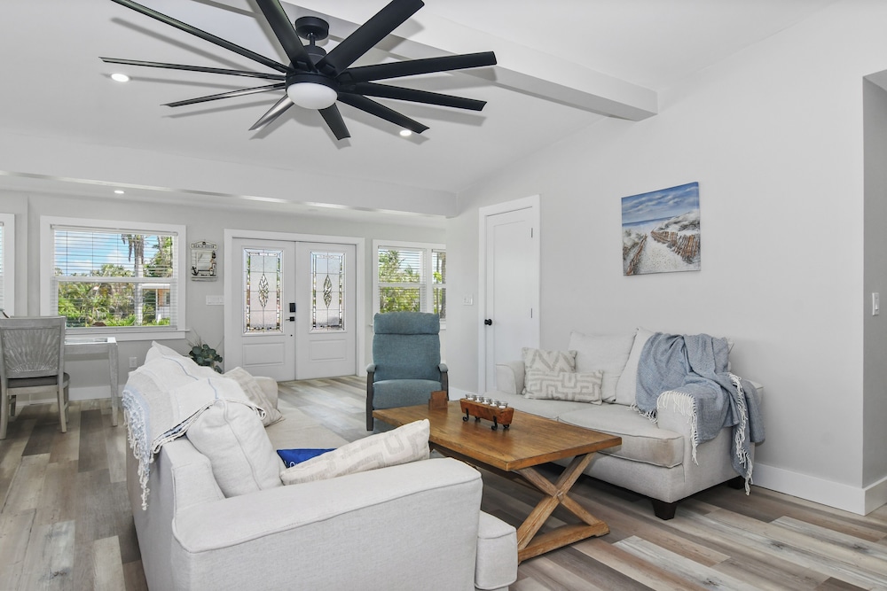 1 Mi to Fort Myers Beach Access! Chic Coastal Home