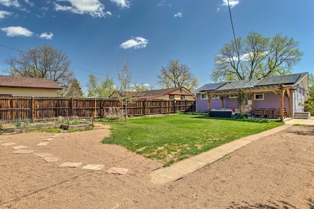 Patio, Grill & Yard: Cozy Denver Abode!