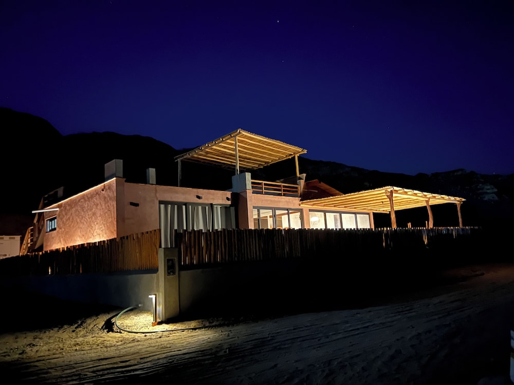 La Morada Punta Sal - Casa de playa frente al mar.