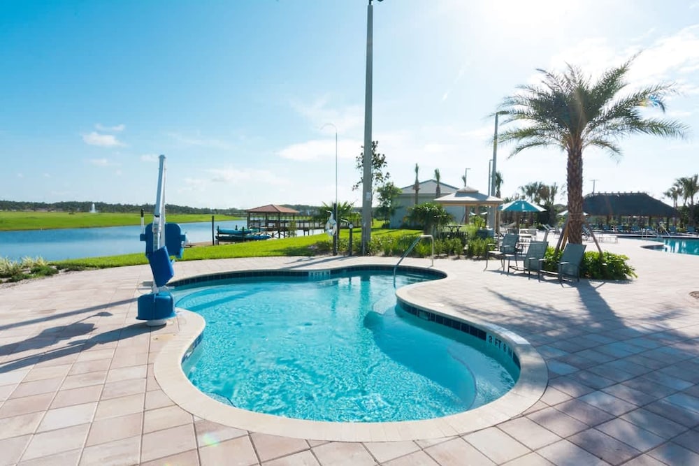 Private Pool and BBQ at Storey Lake 5BR