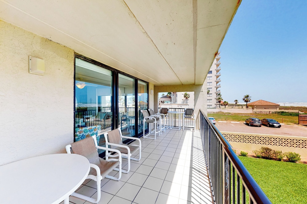 Corner 3BR w/ Gulf Views, Pools, Hot Tub, Sauna