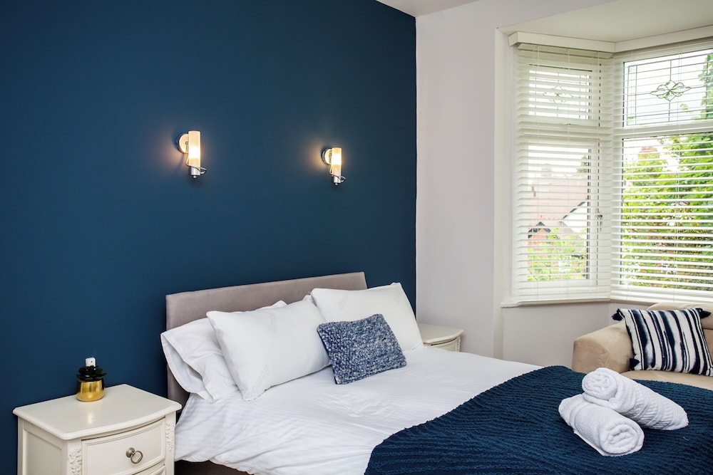 Spacious 5 Bed House Newcastle Gateshead view 2