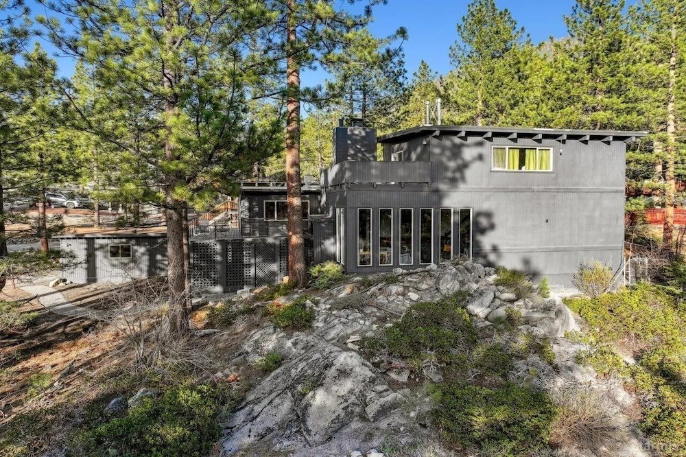 3748 Terrace Drive 5 Bedroom Home