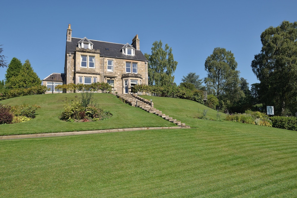 Hotel The Poplars Guest House - Image 1