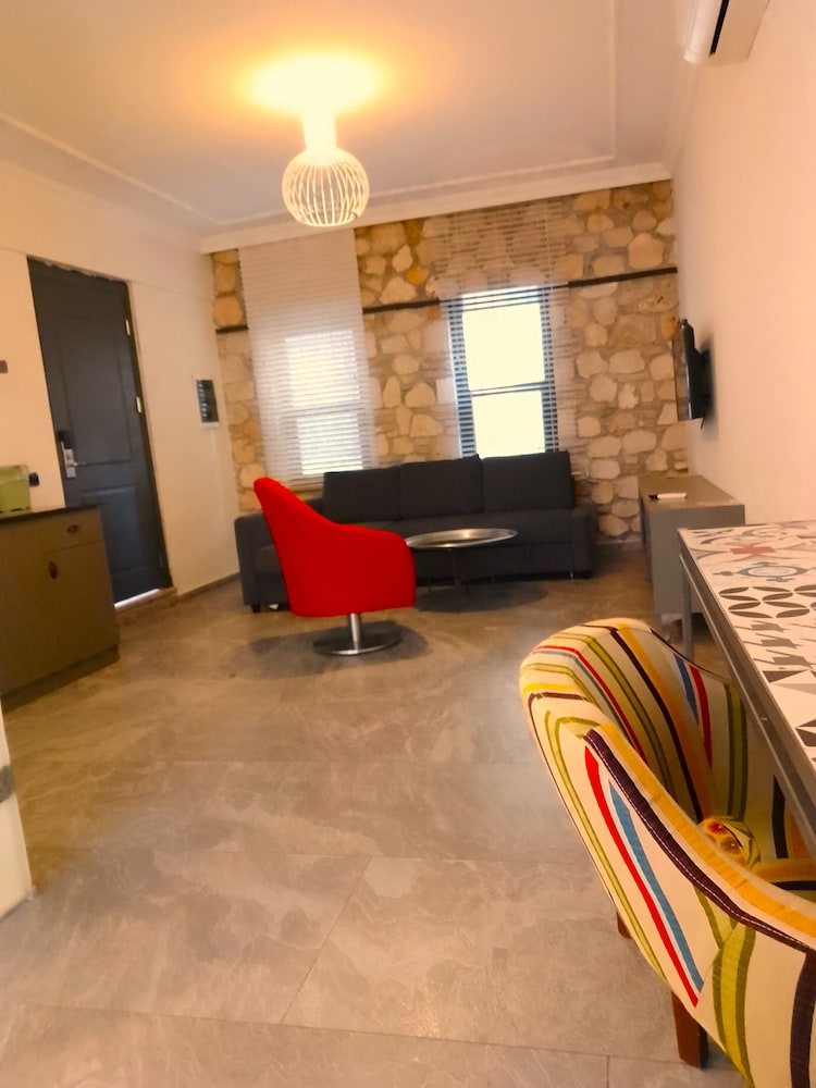 Sweet Studio Flat with Patio SARMAŞIK