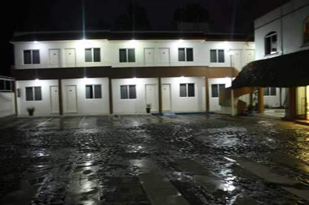 Hotel Grand Bahia Los Cocos - Image 1