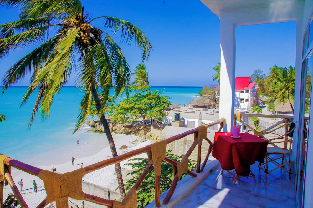 Room-room Ally at the Beach for 2 - 3 gu view 3