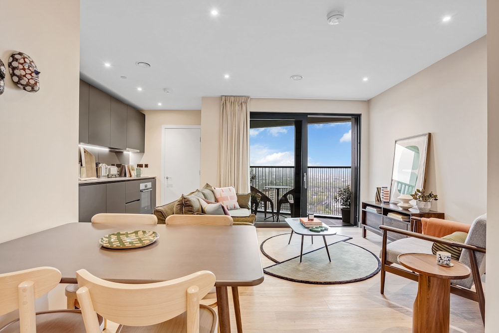 Stunning Two-bedroom Apartment With a Balcony