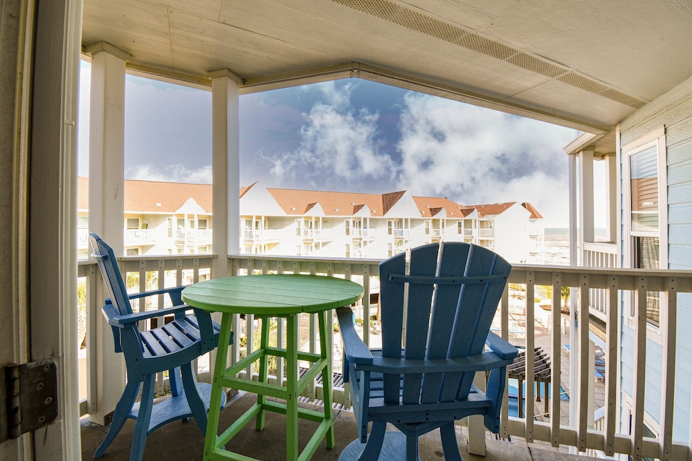 Seascape 1318 1 Bedroom Condo by RedAwning
