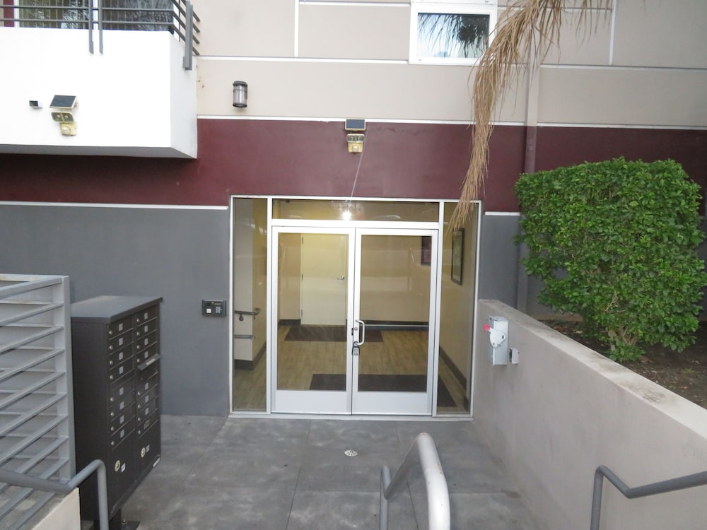 2 Bed 2 Bath in Studio City
