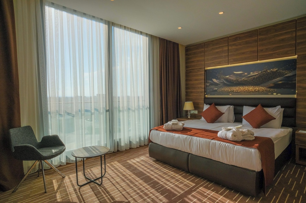 EKOR ELEGANCE HOTEL